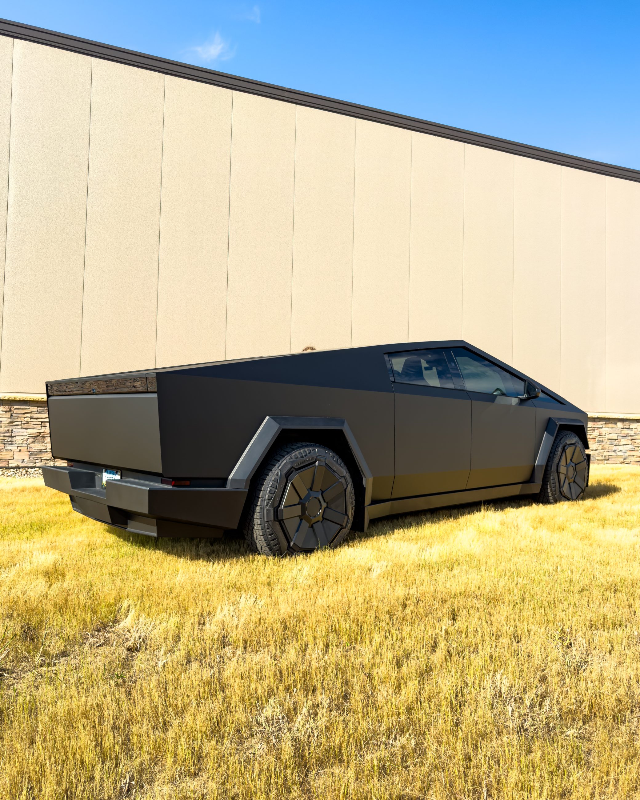 2024 TESLA Cybertruck photo